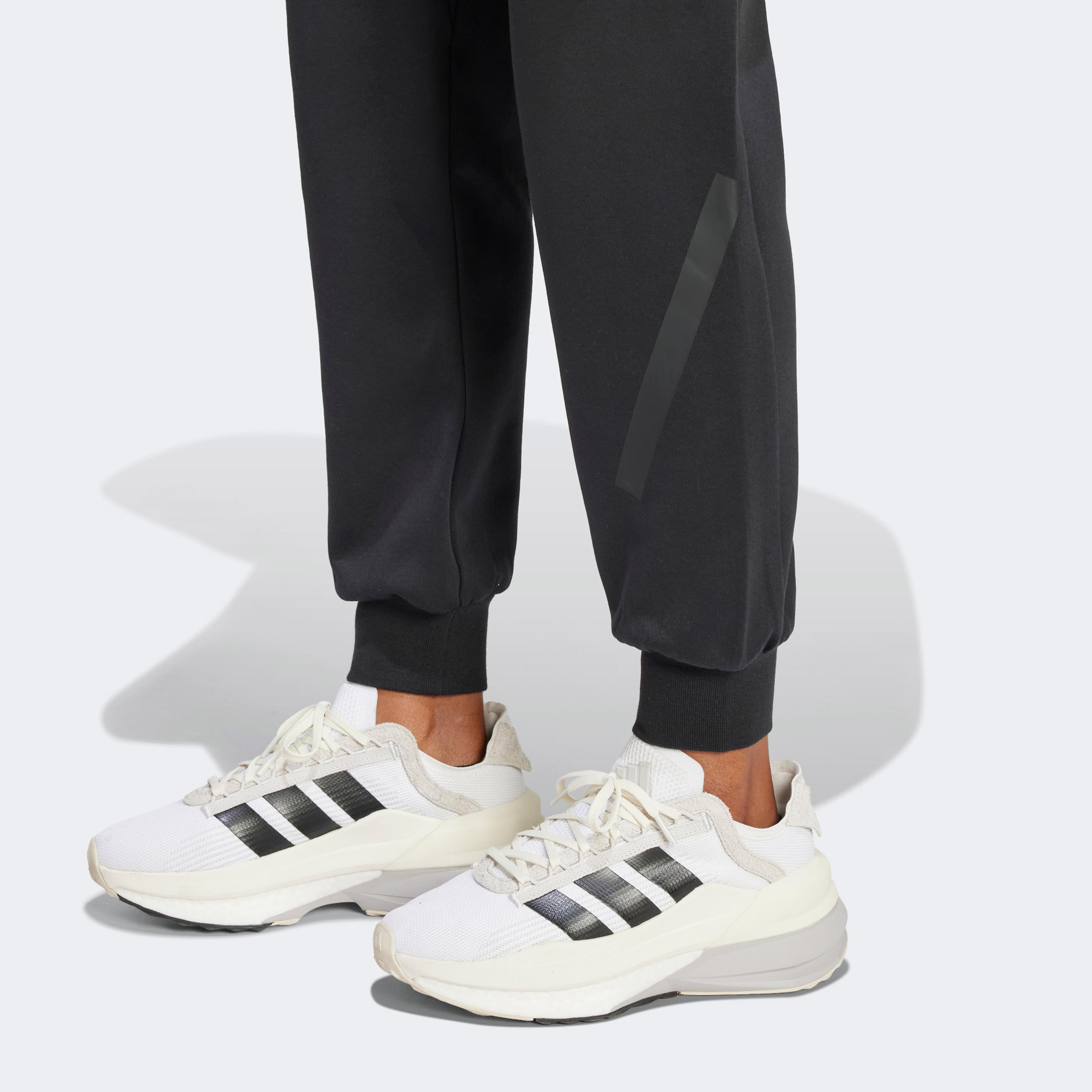 adidas Z.N.E. Kadın Siyah Günlük Eşofman Altı adidas Z.N.E. Kadın Siyah Günlük Eşofman Altı